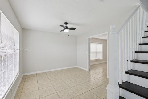 House in West Palm Beach, Florida 4 bedrooms, 198.63 sq.m. № 1887156 - photo 20