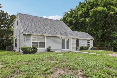 House in West Palm Beach, Florida 4 bedrooms, 198.63 sq.m. № 1887156 - photo 4
