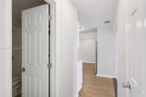 House in West Palm Beach, Florida 4 bedrooms, 198.63 sq.m. № 1887156 - photo 27