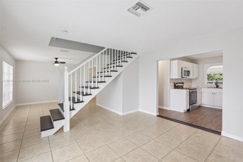 House in West Palm Beach, Florida 4 bedrooms, 198.63 sq.m. № 1887156 - photo 17