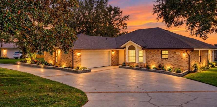 Villa ou maison à Clermont, Floride 3 chambres, 176.89 m2 № 2390820