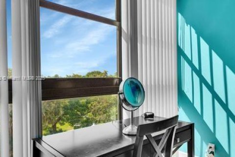 Copropriété à vendre à Hallandale Beach, Floride: 2 chambres, 104.98 m2 № 1790298 - photo 11