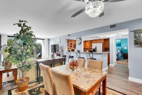 Copropriété à vendre à Hallandale Beach, Floride: 2 chambres, 104.98 m2 № 1790298 - photo 3