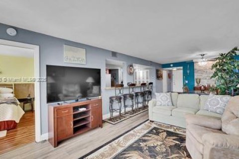 Copropriété à vendre à Hallandale Beach, Floride: 2 chambres, 104.98 m2 № 1790298 - photo 28