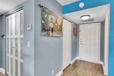 Copropriété à vendre à Hallandale Beach, Floride: 2 chambres, 104.98 m2 № 1790298 - photo 4