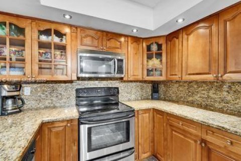 Copropriété à vendre à Hallandale Beach, Floride: 2 chambres, 104.98 m2 № 1790298 - photo 8