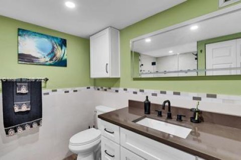 Copropriété à vendre à Hallandale Beach, Floride: 2 chambres, 104.98 m2 № 1790298 - photo 25
