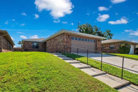 House in Lakeland, Florida 3 bedrooms, 150.69 sq.m. № 1916013 - photo 1