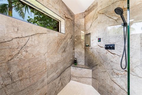 Villa ou maison à vendre à Wilton Manors, Floride: 5 chambres, 335.47 m2 № 2048294 - photo 17