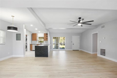 Casa en venta en Orlando, Florida, 3 dormitorios, 155.24 m2 № 1911890 - foto 2