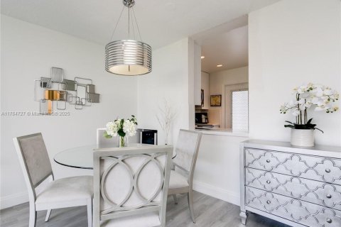 Condominio en venta en Hallandale Beach, Florida, 1 dormitorio, 72.93 m2 № 1701128 - foto 5