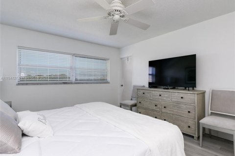 Condominio en venta en Hallandale Beach, Florida, 1 dormitorio, 72.93 m2 № 1701128 - foto 16