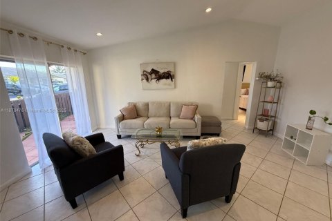 Villa ou maison à vendre à Miami, Floride: 3 chambres, 94.3 m2 № 2074831 - photo 9