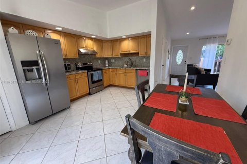 Villa ou maison à vendre à Miami, Floride: 3 chambres, 94.3 m2 № 2074831 - photo 6