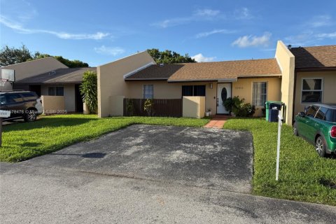 Villa ou maison à vendre à Miami, Floride: 3 chambres, 94.3 m2 № 2074831 - photo 2