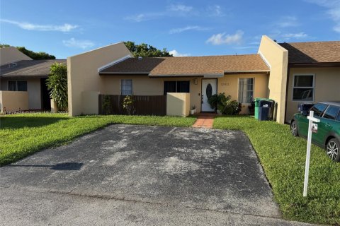 Villa ou maison à Miami, Floride 3 chambres, 94.3 m2 № 2074831