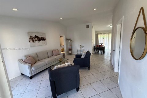 Villa ou maison à vendre à Miami, Floride: 3 chambres, 94.3 m2 № 2074831 - photo 10