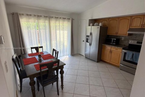 Villa ou maison à vendre à Miami, Floride: 3 chambres, 94.3 m2 № 2074831 - photo 4