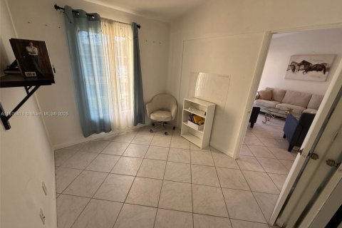 Villa ou maison à vendre à Miami, Floride: 3 chambres, 94.3 m2 № 2074831 - photo 8