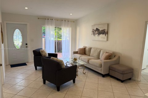 Villa ou maison à vendre à Miami, Floride: 3 chambres, 94.3 m2 № 2074831 - photo 3