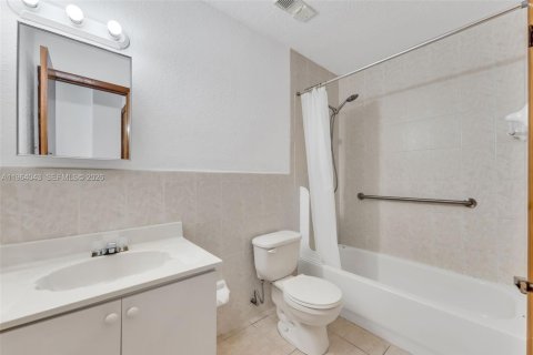 Купить кондоминиум в Хайалиа, Флорида 2 спальни, 93.83м2, № 2025728 - фото 15