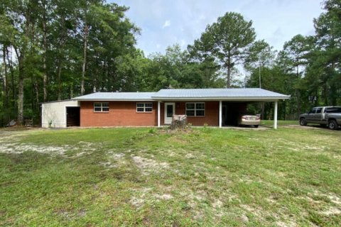 House in De Funiak Springs, Florida 3 bedrooms, 140.28 sq.m. № 562658 - photo 1