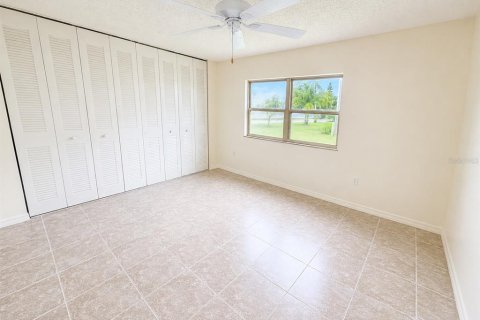 Condo in Seminole, Florida, 2 bedrooms № 2209473 - photo 9