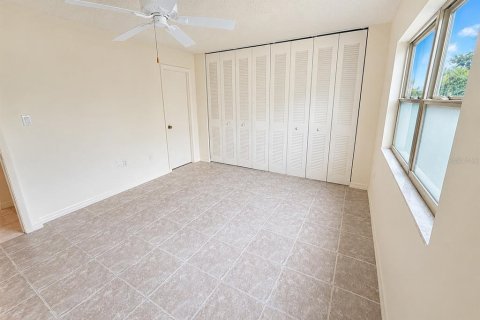 Condo in Seminole, Florida, 2 bedrooms № 2209473 - photo 10