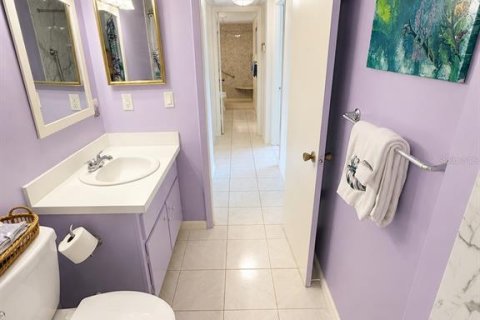 Condo in Seminole, Florida, 2 bedrooms № 2209473 - photo 8