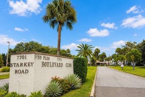 Condo in Seminole, Florida, 2 bedrooms № 2209473 - photo 2
