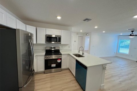 House in Okeechobee, Florida 3 bedrooms, 115.85 sq.m. № 1608483 - photo 5