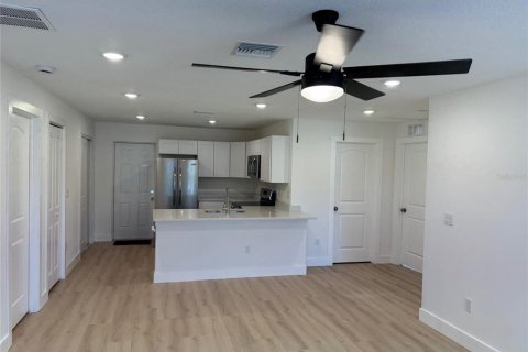 House in Okeechobee, Florida 3 bedrooms, 115.85 sq.m. № 1608483 - photo 4