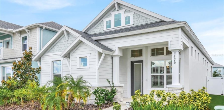 House in Wesley Chapel, Florida 3 bedrooms, 166.57 sq.m. № 1650271