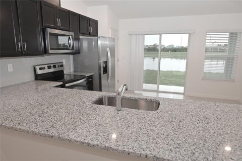 Villa ou maison à louer à Parrish, Floride: 3 chambres, 125.05 m2 № 2290928 - photo 4