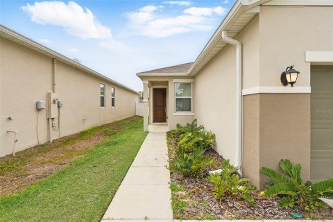 House in Davenport, Florida 4 bedrooms, 157.84 sq.m. № 2113720 - photo 3