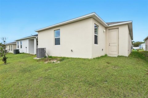 House in Davenport, Florida 4 bedrooms, 157.84 sq.m. № 2113720 - photo 30