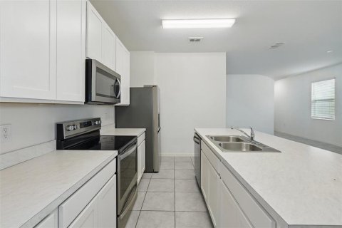 House in Davenport, Florida 4 bedrooms, 157.84 sq.m. № 2113720 - photo 16