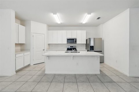House in Davenport, Florida 4 bedrooms, 157.84 sq.m. № 2113720 - photo 14