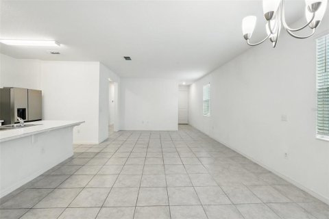 House in Davenport, Florida 4 bedrooms, 157.84 sq.m. № 2113720 - photo 10