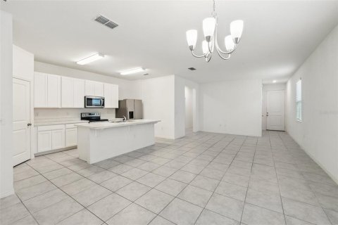 House in Davenport, Florida 4 bedrooms, 157.84 sq.m. № 2113720 - photo 9