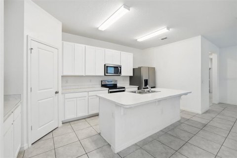 House in Davenport, Florida 4 bedrooms, 157.84 sq.m. № 2113720 - photo 15