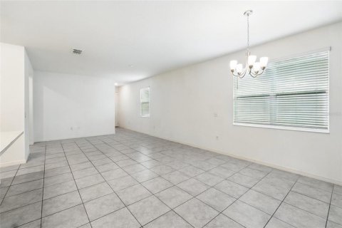 House in Davenport, Florida 4 bedrooms, 157.84 sq.m. № 2113720 - photo 11