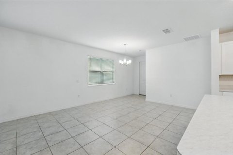 House in Davenport, Florida 4 bedrooms, 157.84 sq.m. № 2113720 - photo 19