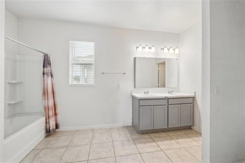 House in Davenport, Florida 4 bedrooms, 157.84 sq.m. № 2113720 - photo 22