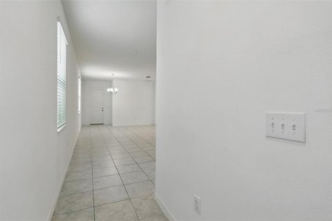 House in Davenport, Florida 4 bedrooms, 157.84 sq.m. № 2113720 - photo 4