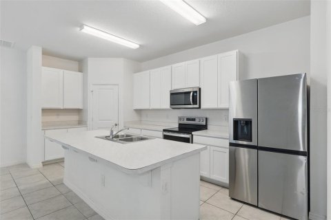 House in Davenport, Florida 4 bedrooms, 157.84 sq.m. № 2113720 - photo 13
