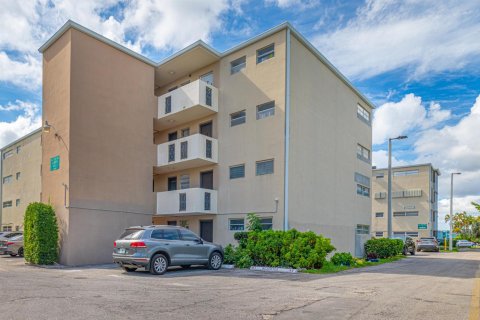 Купить кондоминиум в Майами, Флорида 3 комнаты, 122.17м2, № 2146844 - фото 2