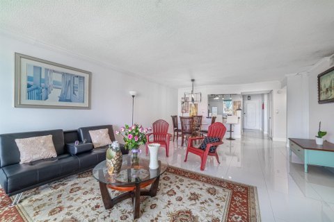Купить кондоминиум в Майами, Флорида 3 комнаты, 122.17м2, № 2146844 - фото 13