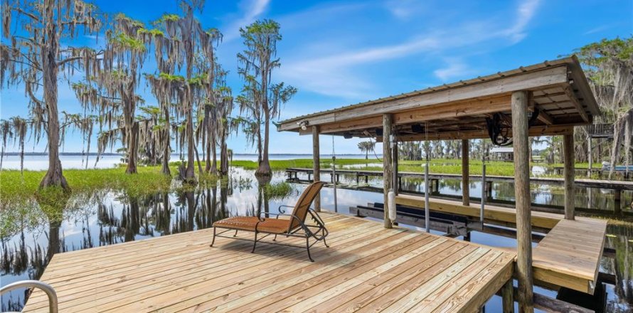 Villa ou maison à Melrose, Floride 3 chambres, 195.09 m2 № 1242862