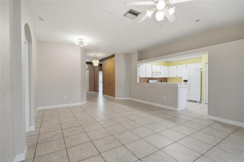 House in Wesley Chapel, Florida 3 bedrooms, 134.62 sq.m. № 2195673 - photo 13